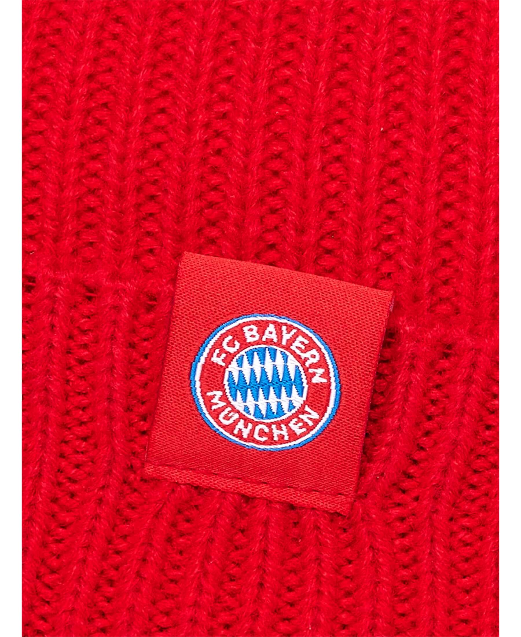 FC Bayern München FCB Cuffed Beanie Strickmütze in Rot. Stylische und warme Strickmütze für FC Bayern München Fans. Zeige deine Unterstützung mit dieser hochwertigen Beanie. Jetzt im Onlineshop von SHOP4TEAMSPORT erhältlich. Bestelle noch heute und sei bereit für die nächste Saison. Schneller Versand und exzellenter Kundenservice.