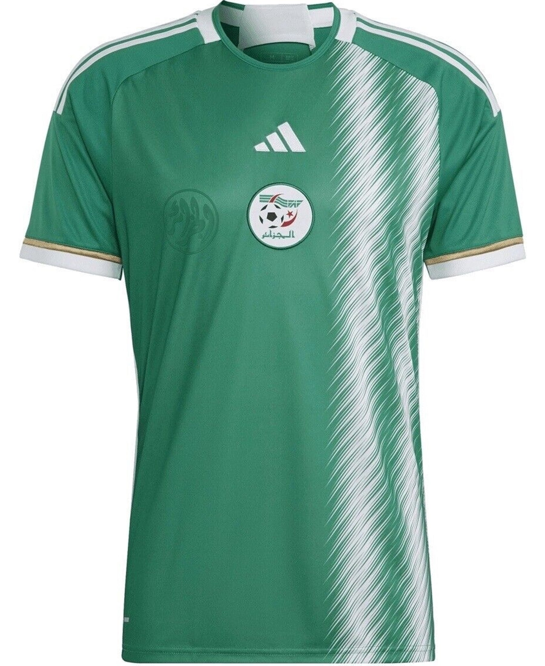 Das Adidas Algerien FAF Auswärtstrikot 2022-2023 (Artikelnummer: HE9256) ist ideal für Fans der algerischen Fußballnationalmannschaft. Mit einem modernen Design und den traditionellen Farben zeigt es Ihre Unterstützung. Hochwertig und feuchtigkeitsableitend bietet es Tragekomfort. Zeigen Sie Ihre Leidenschaft für Algerien mit diesem Trikot von SHOP4TEAMSPORT!
