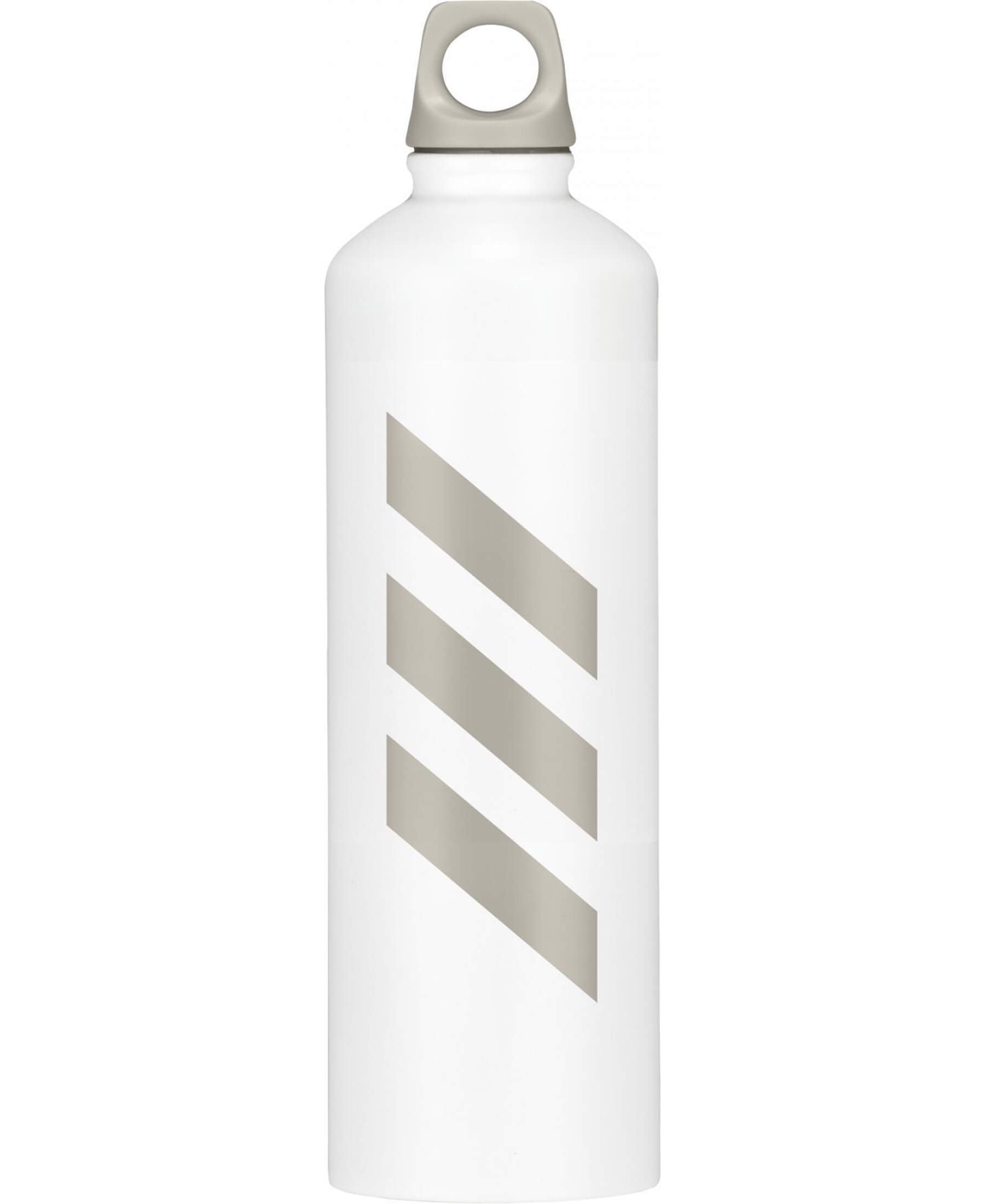 Adidas Steel Bottle 0.75 Metall Trinkflasche GN1878 - Hochwertige und langlebige Trinkflasche von Adidas aus Edelstahl. Mit einem Fassungsvermögen von 0,75 Litern ist sie perfekt für unterwegs, Sport oder Outdoor-Aktivitäten geeignet. Die auslaufsichere Verschlusskappe sorgt für eine sichere Handhabung. Jetzt bei SHOP4TEAMSPORT erhältlich.