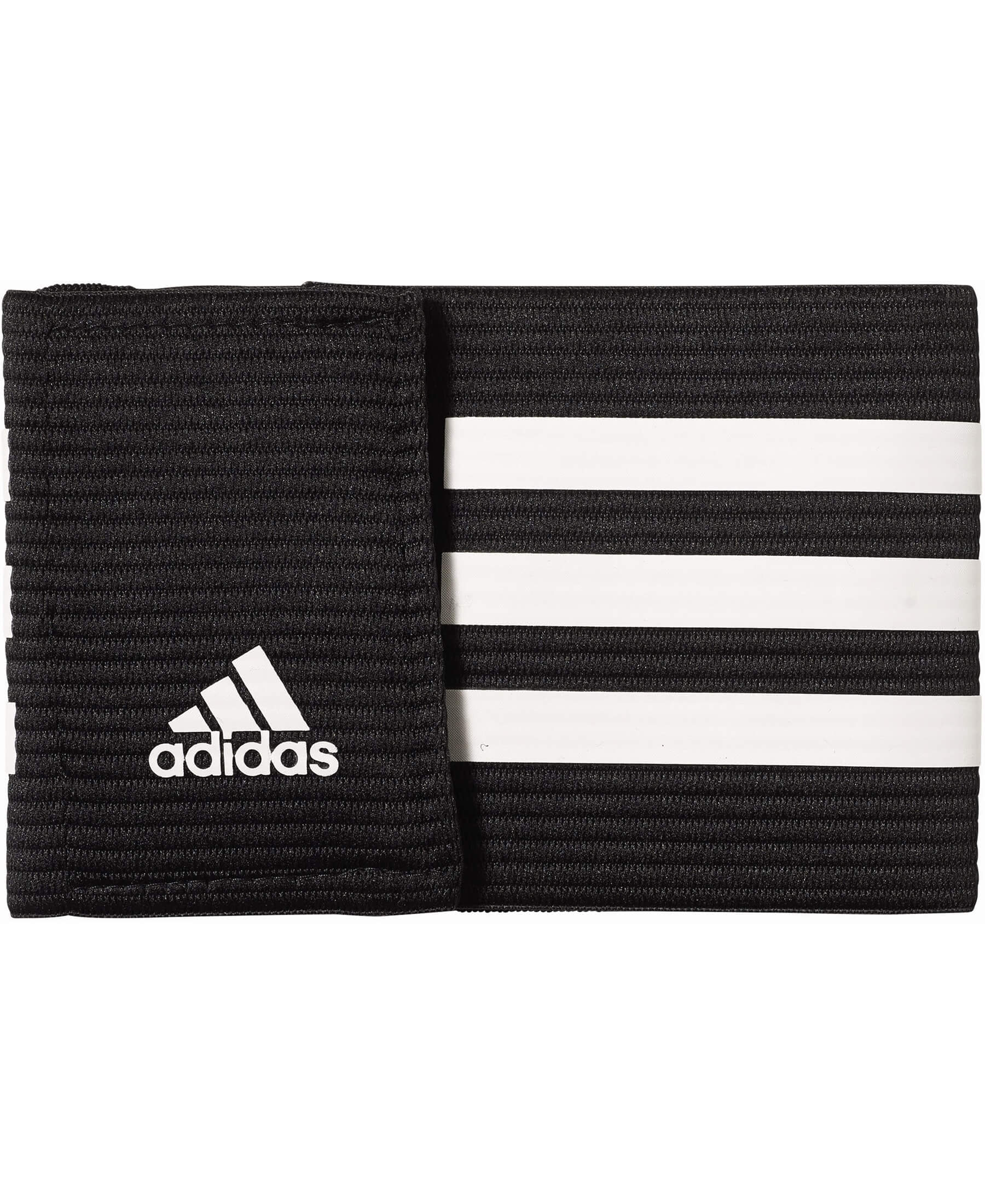 Adidas 3-Stripes Kapitänsbinde - Spielführer-Binde in Schwarz. Hochwertige Kapitänsbinde für Fußballspieler. Jetzt bei SHOP4TEAMSPORT erhältlich. Bestelle jetzt und zeige deine Führungsqualitäten auf dem Spielfeld.