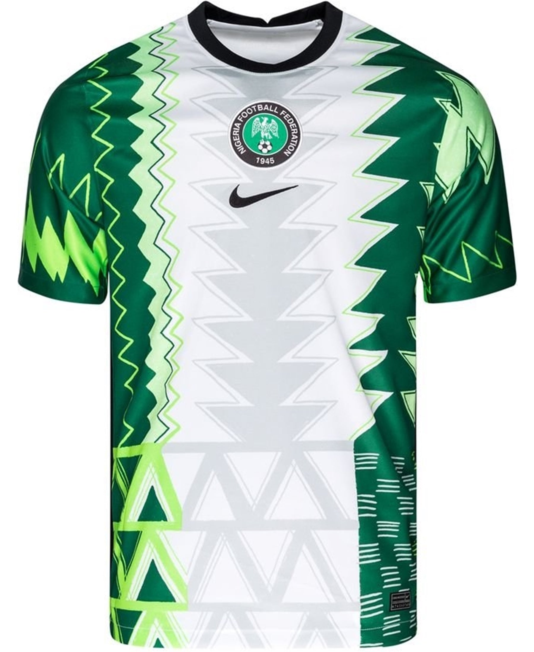 Holen Sie sich das offizielle Nike Nigeria NFF Stadium Heimtrikot 2021-2022 (CT4225-100) für echte Fans der nigerianischen Fußballnationalmannschaft. Dieses hochwertige Trikot ist nicht nur ein Muss für Anhänger der Super Eagles, sondern auch ein stylisches Fashion-Statement. Mit seinem markanten Design und den authentischen Details ist es perfekt für Spiele, Training oder den Alltag. Bestellen Sie jetzt bei SHOP4TEAMSPORT und zeigen Sie Ihre Unterstützung für Nigeria.