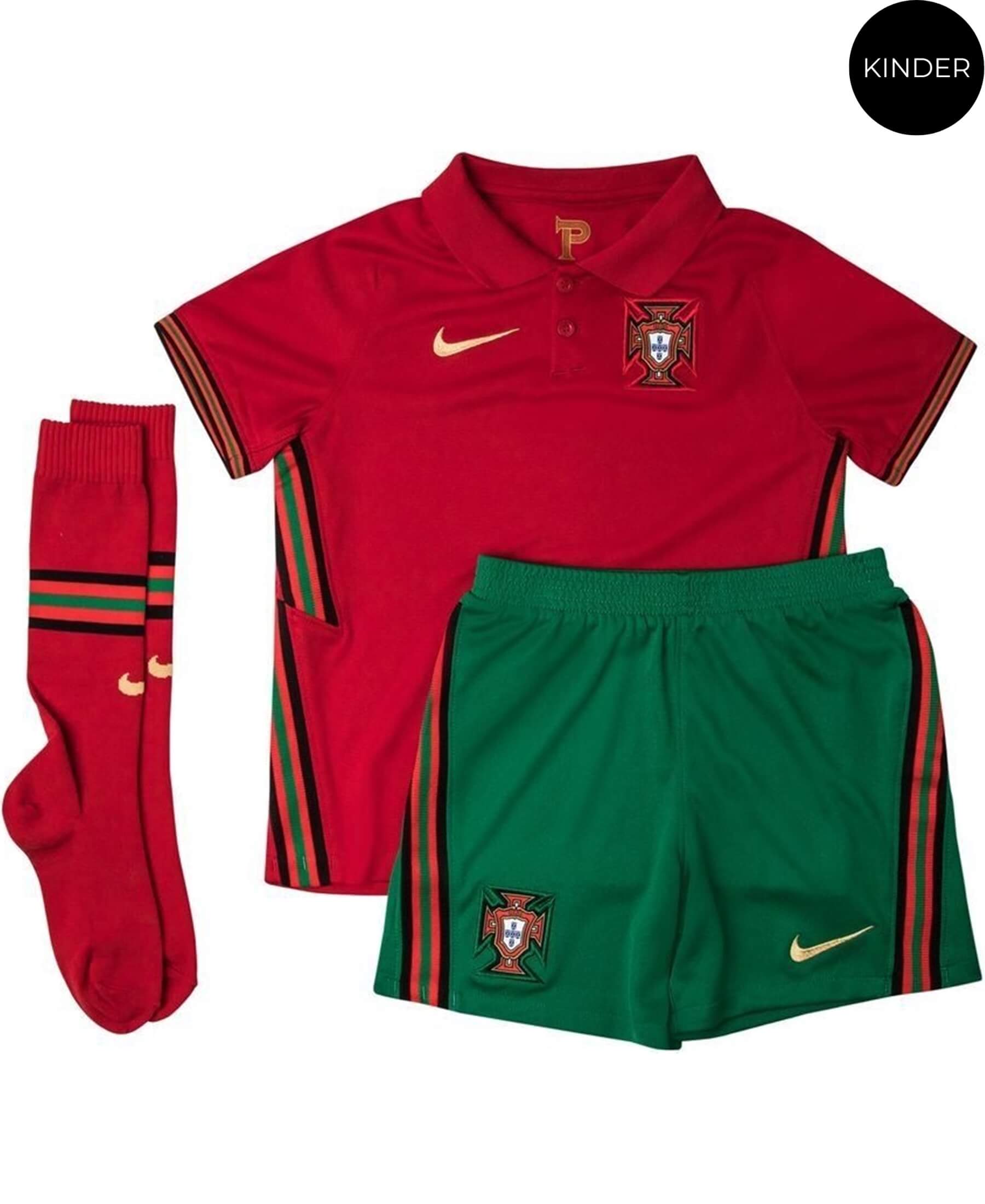 Nike Portugal FPF Stadium Heim Kinder Trikotset für die EM 2021 (CD1273-687) ist die perfekte Wahl für junge Fans. Dieses offizielle Trikotset ermöglicht es den jungen Unterstützern, ihre Begeisterung für die portugiesische Nationalmannschaft zu zeigen. Hochwertige Materialien bieten Tragekomfort und Langlebigkeit. Egal ob im Stadion oder in der Freizeit, dieses Trikotset vereint Stil und Teamspirit. Bestellen Sie jetzt bei SHOP4TEAMSPORT