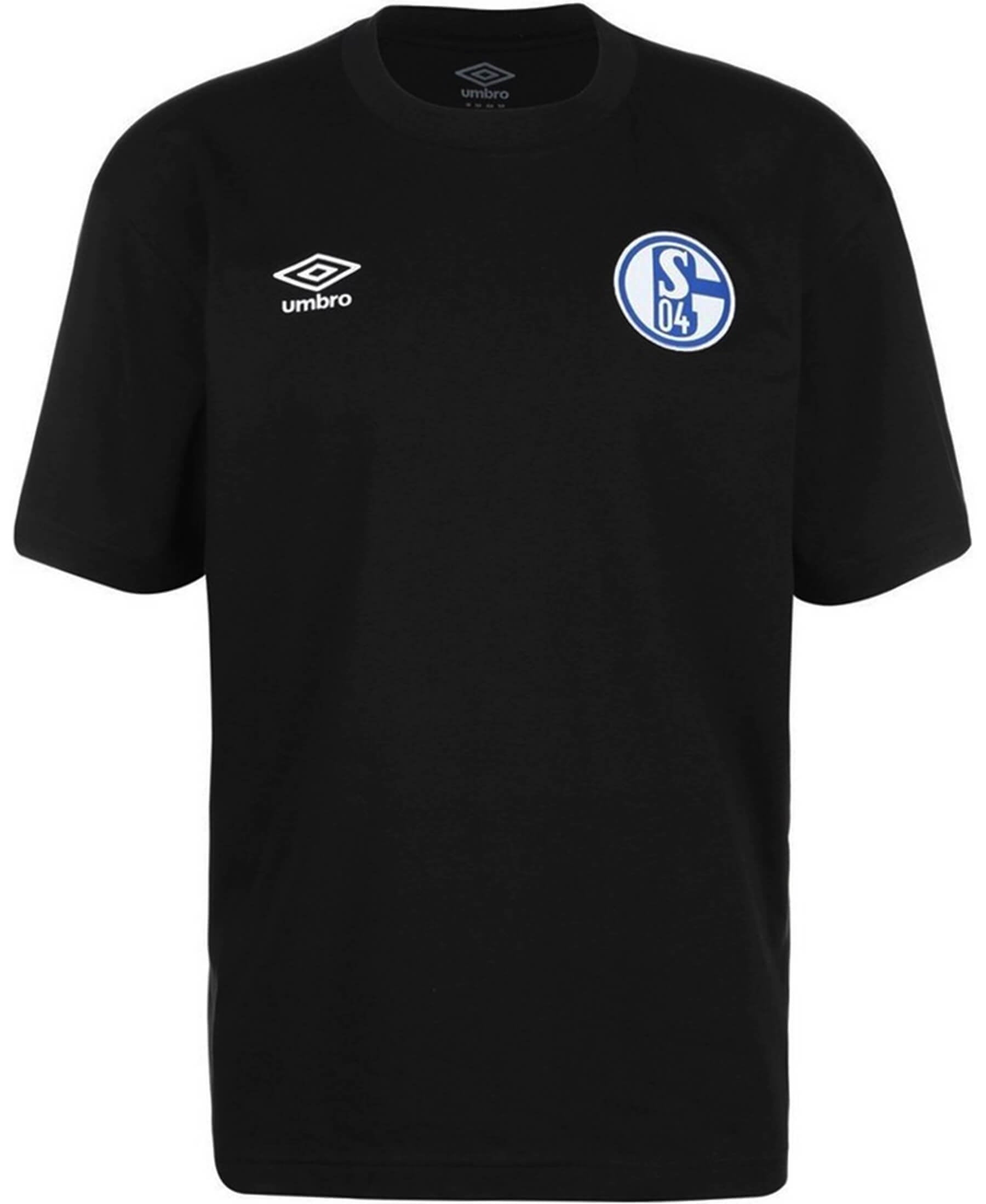Das Umbro FC Schalke 04 S04 Kinder Travel T-Shirt 94434u-060 ist perfekt für junge Fans des Vereins. Mit seinem coolen Design, dem Schalke 04 Logo und bequemem Material ist es ideal für den Alltag oder Reisen. Jetzt bei SHOP4TEAMSPORT erhältlich. Zeige deine Unterstützung für Schalke 04!